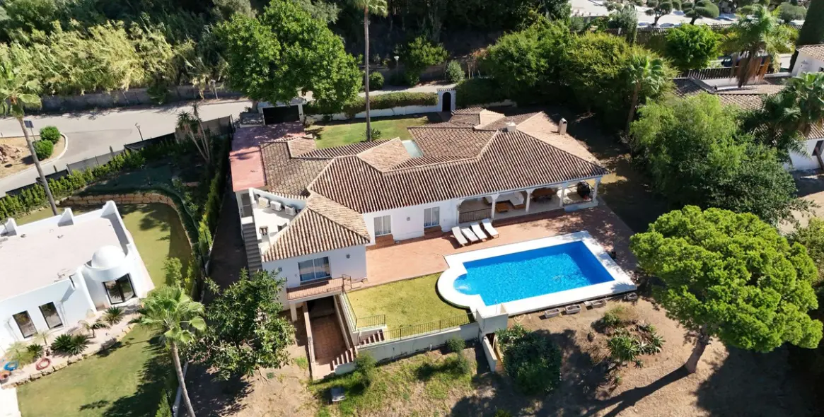 Venta de villa independiente en El Paraiso 38