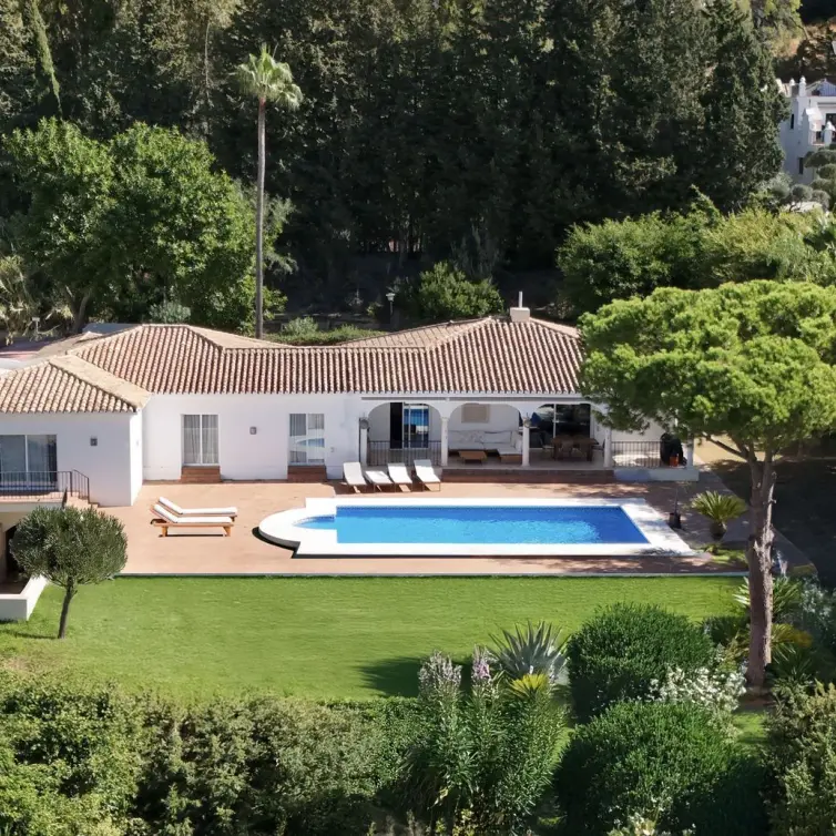 Продажа  отдельно стоящей виллы в El Paraiso