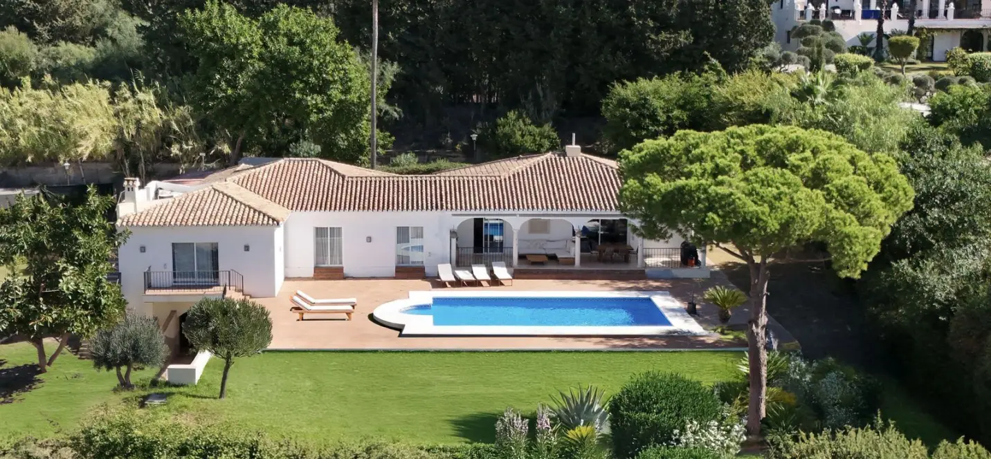 Продажа  отдельно стоящей виллы в El Paraiso 1