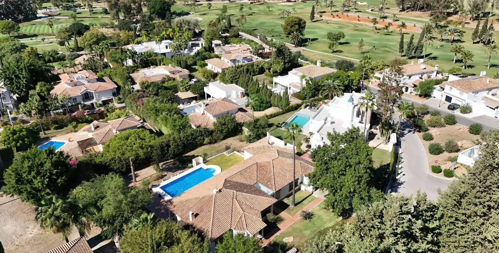 Продажа  отдельно стоящей виллы в El Paraiso 40