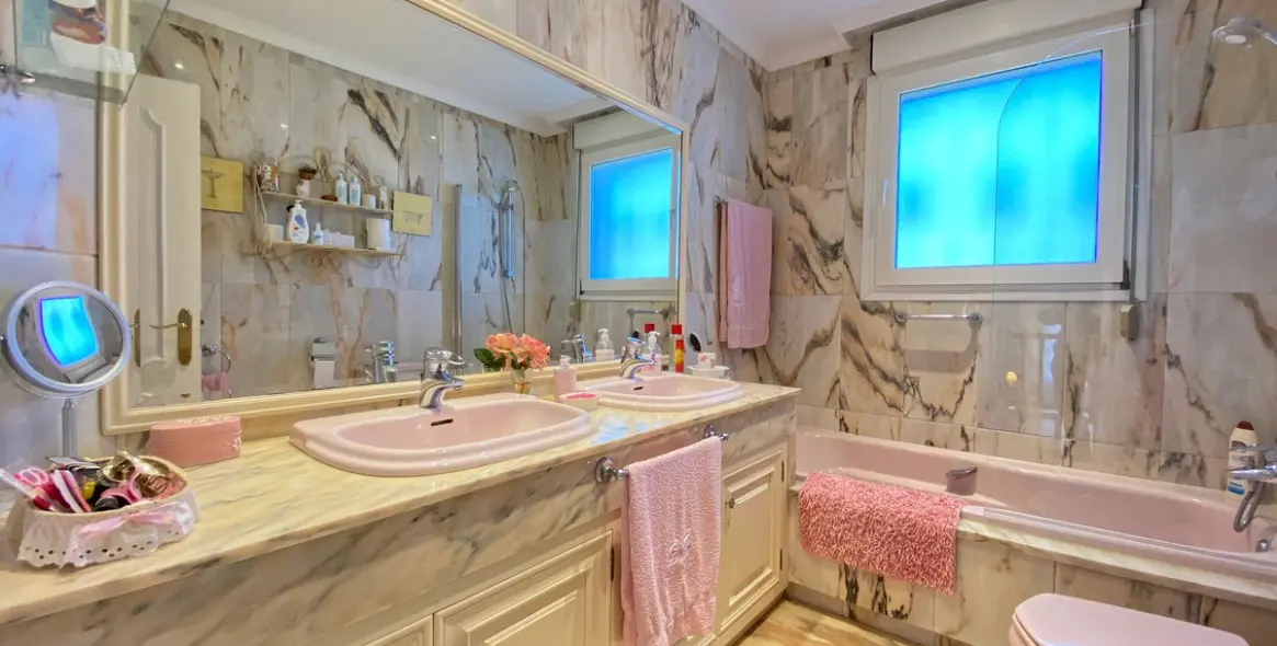 Продажа  отдельно стоящей виллы в Marbella 18