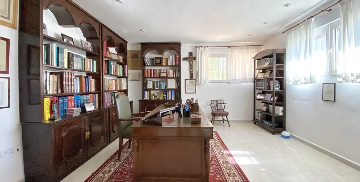 Sale of detached villa in Marbella 28