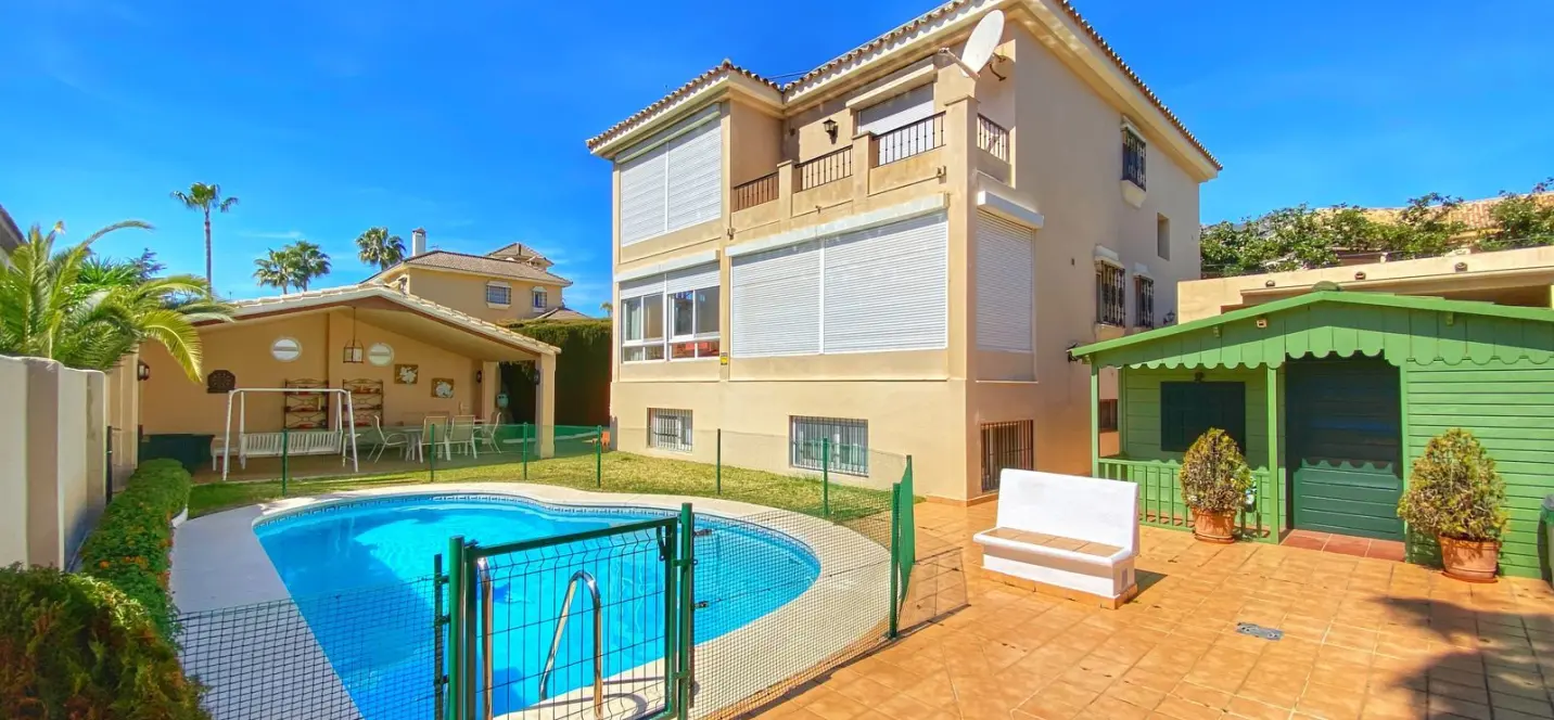 Venta de villa independiente en Marbella 0