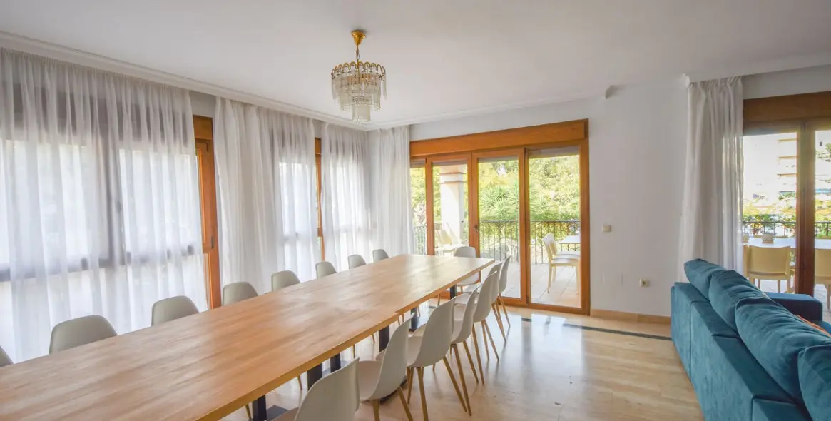 Продажа дома на две семьи в Marbella 2