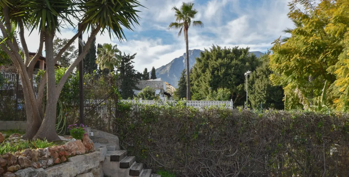 Продажа дома на две семьи в Marbella 16