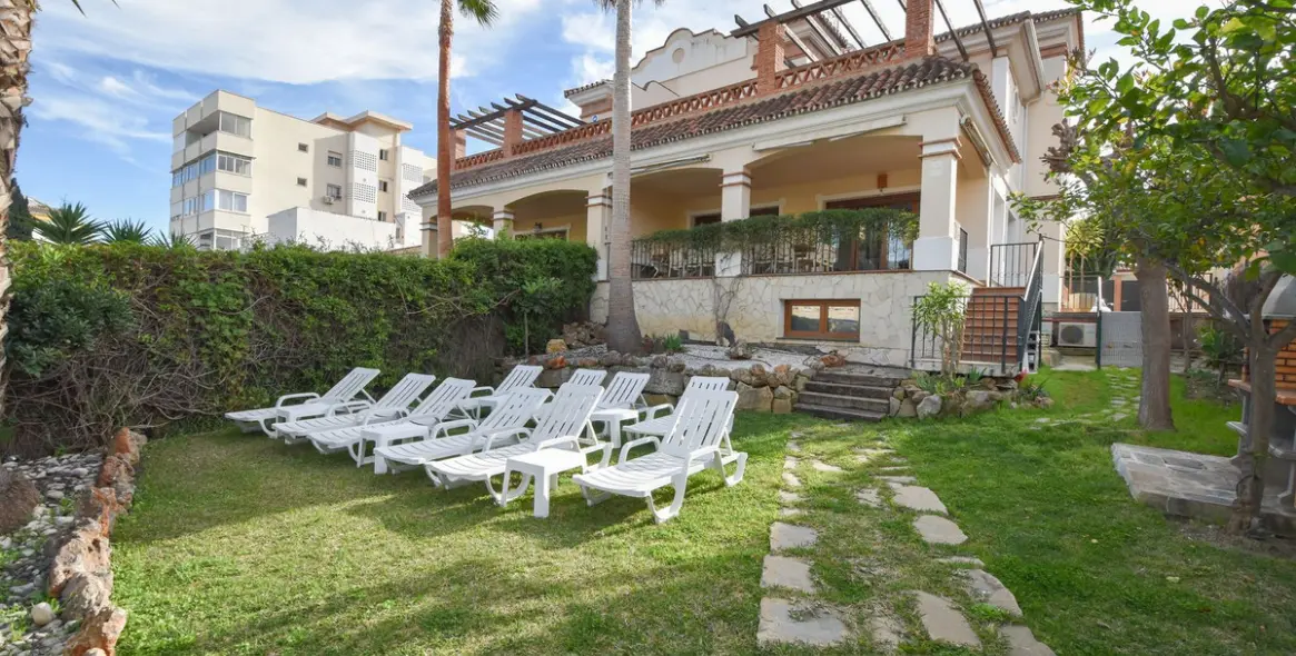 Продажа дома на две семьи в Marbella 17