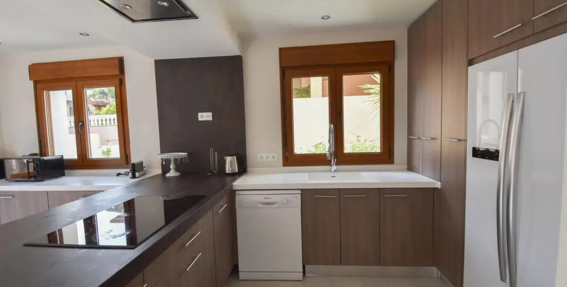 Продажа дома на две семьи в Marbella 19