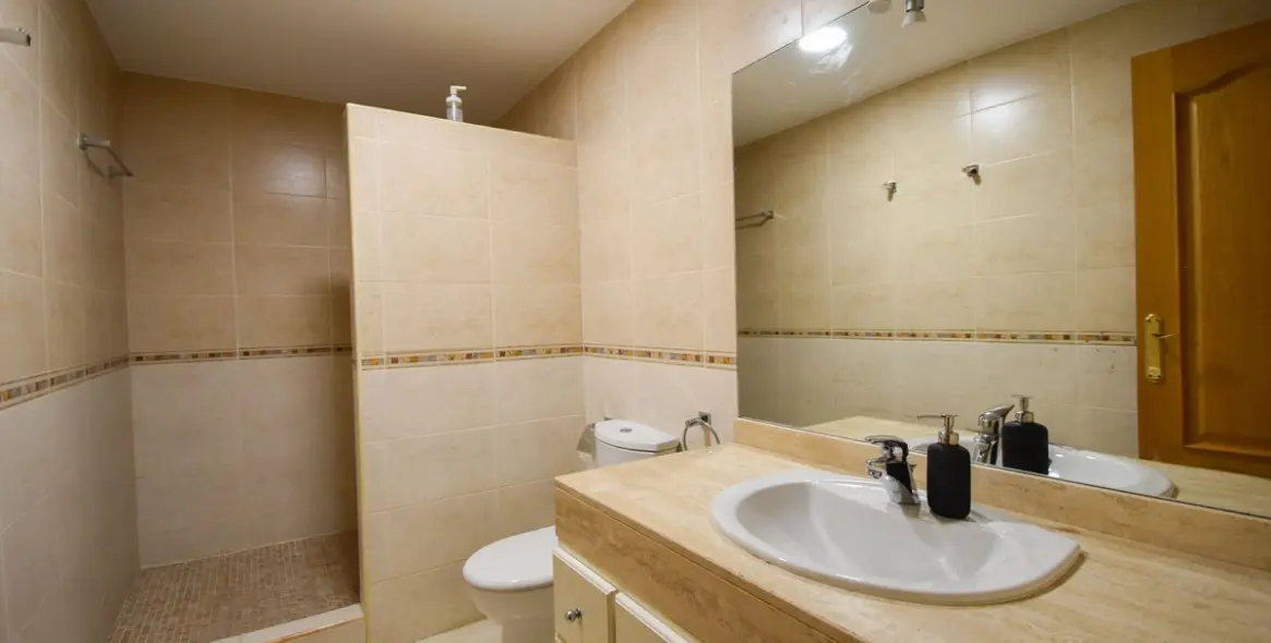 Sale of semi-detached house in Marbella 32