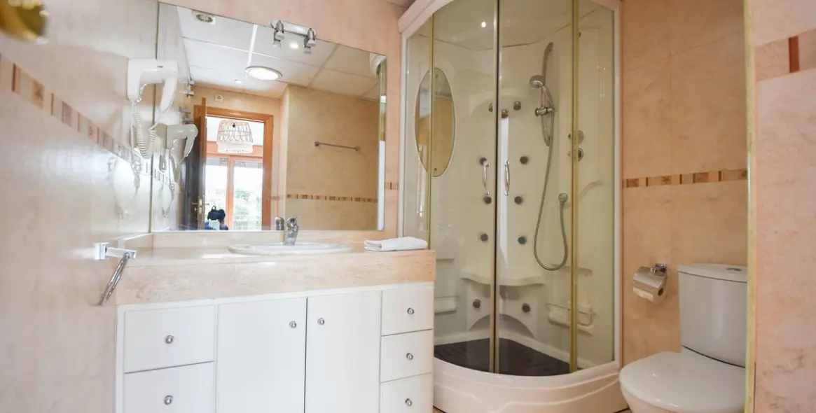 Sale of semi-detached house in Marbella 39