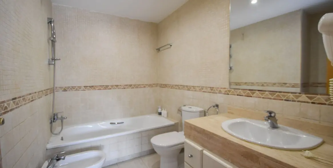 Sale of semi-detached house in Marbella 43