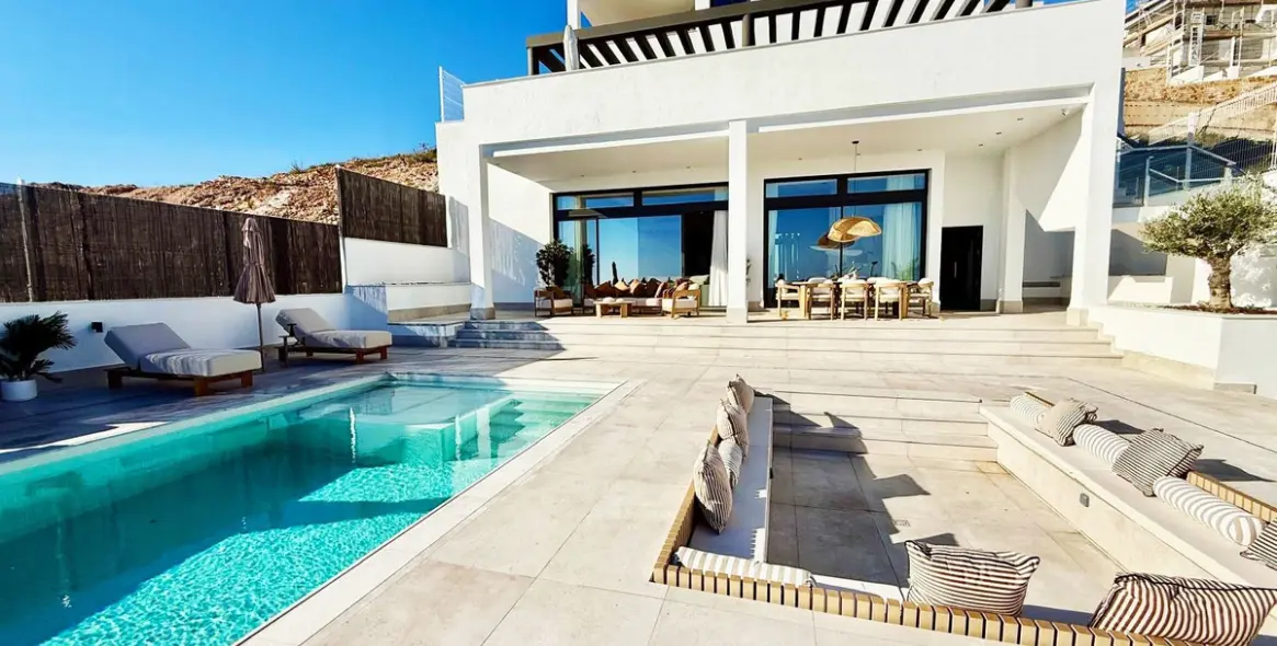 Sale of detached villa in Benalmadena 1