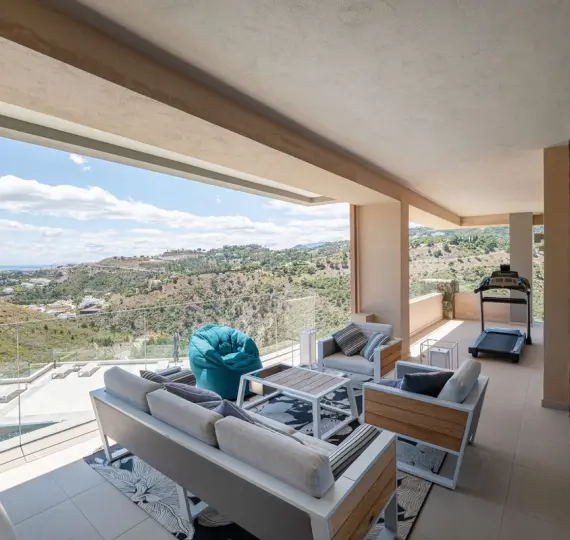 Sale of penthouse in Benahavís