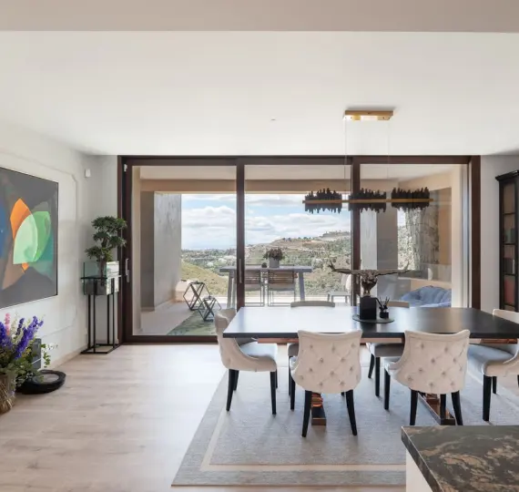 Sale of penthouse in Benahavís