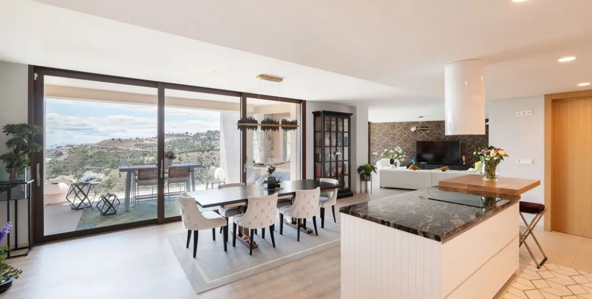 Sale of penthouse in Benahavís 13