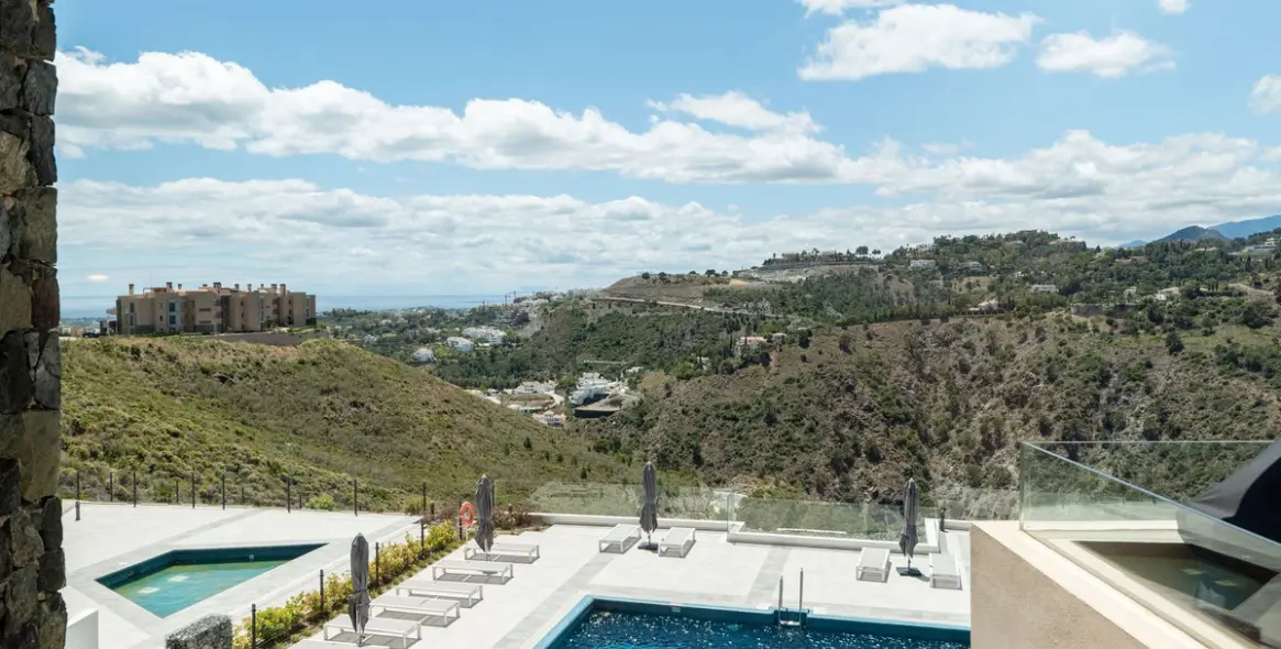 Sale of penthouse in Benahavís 16