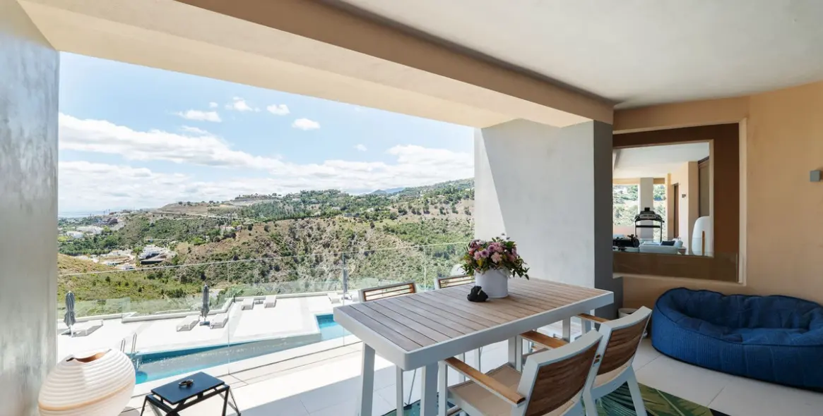 Sale of penthouse in La Quinta 5