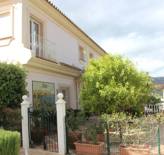 Продажа  отдельно стоящей виллы в Artola