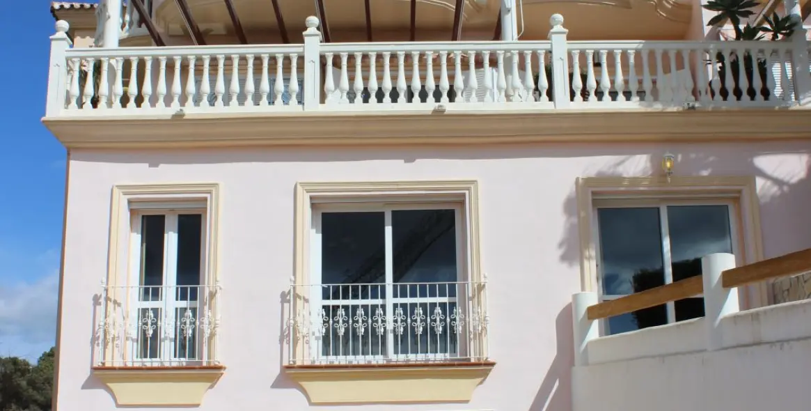 Sale of detached villa in Artola 7