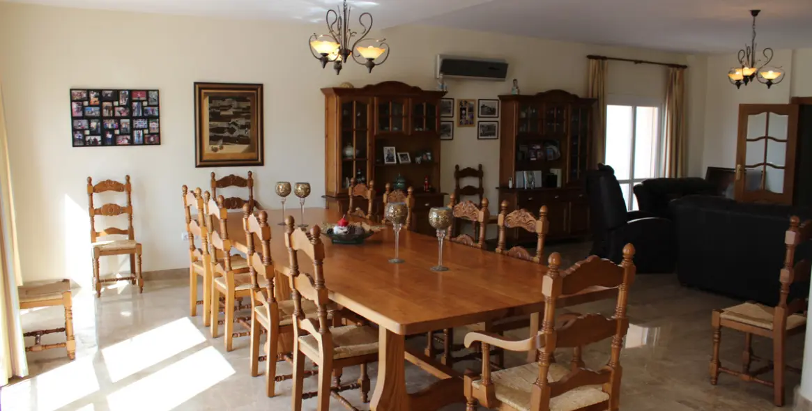 Sale of detached villa in Artola 9