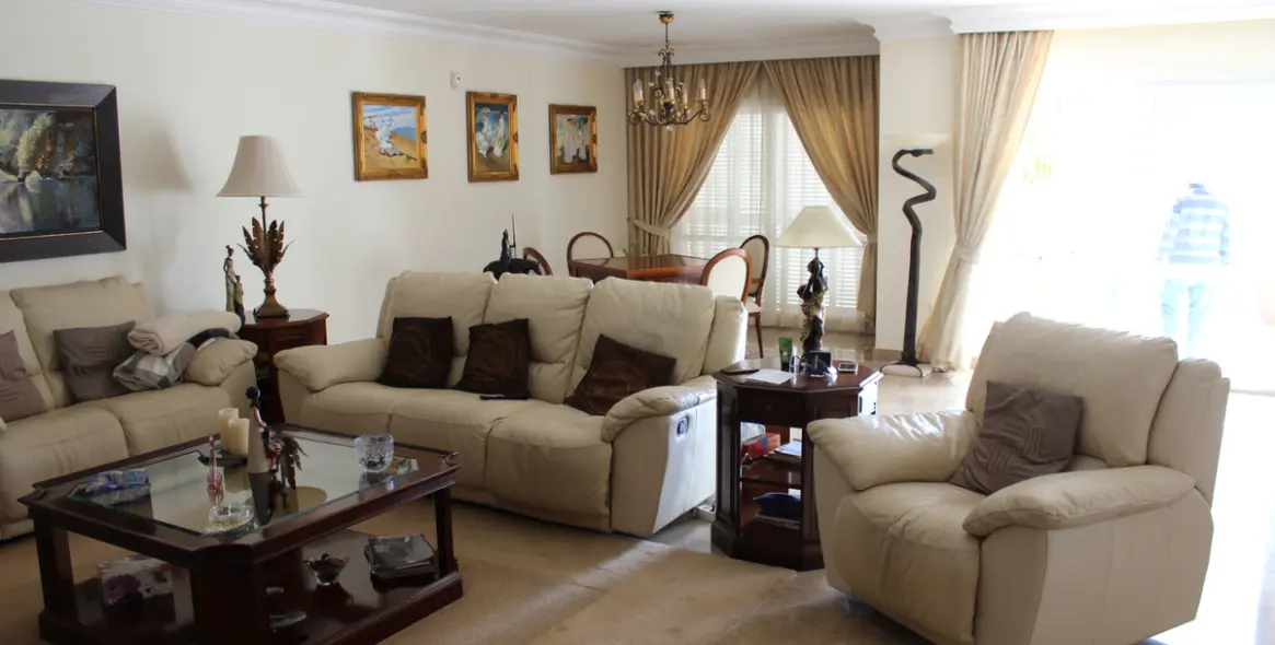 Sale of detached villa in Artola 13