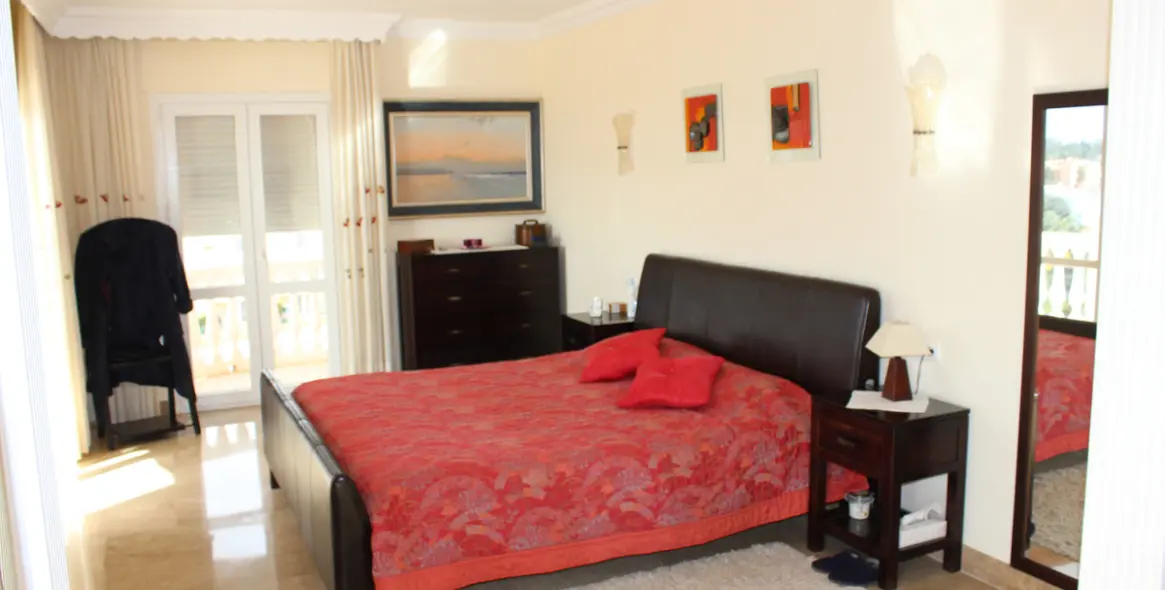 Sale of detached villa in Artola 16