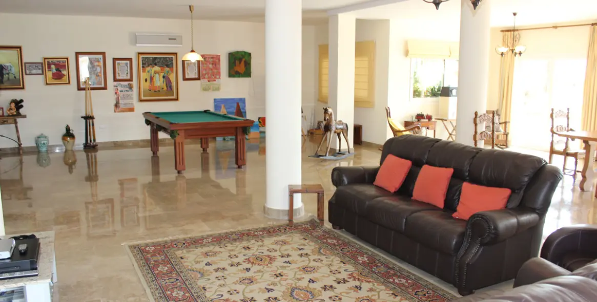 Sale of detached villa in Artola 19