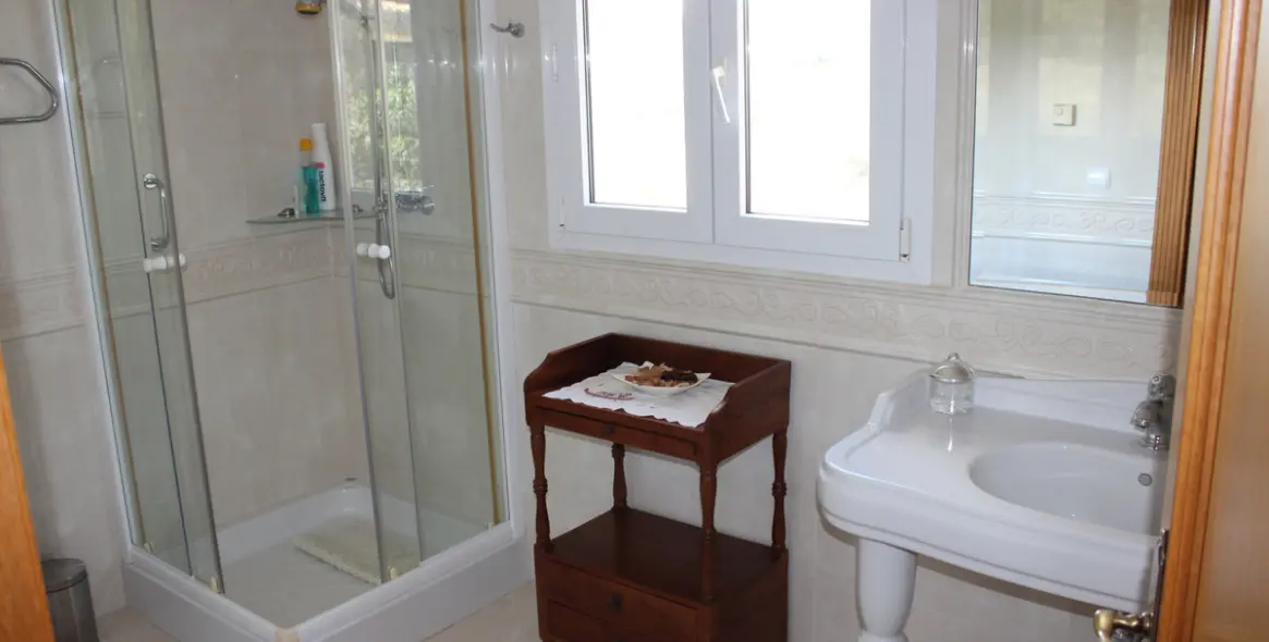 Продажа  отдельно стоящей виллы в Artola 23