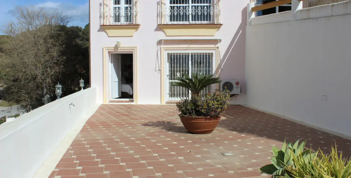 Продажа  отдельно стоящей виллы в Artola 26