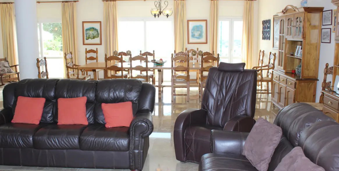 Продажа  отдельно стоящей виллы в Artola 36