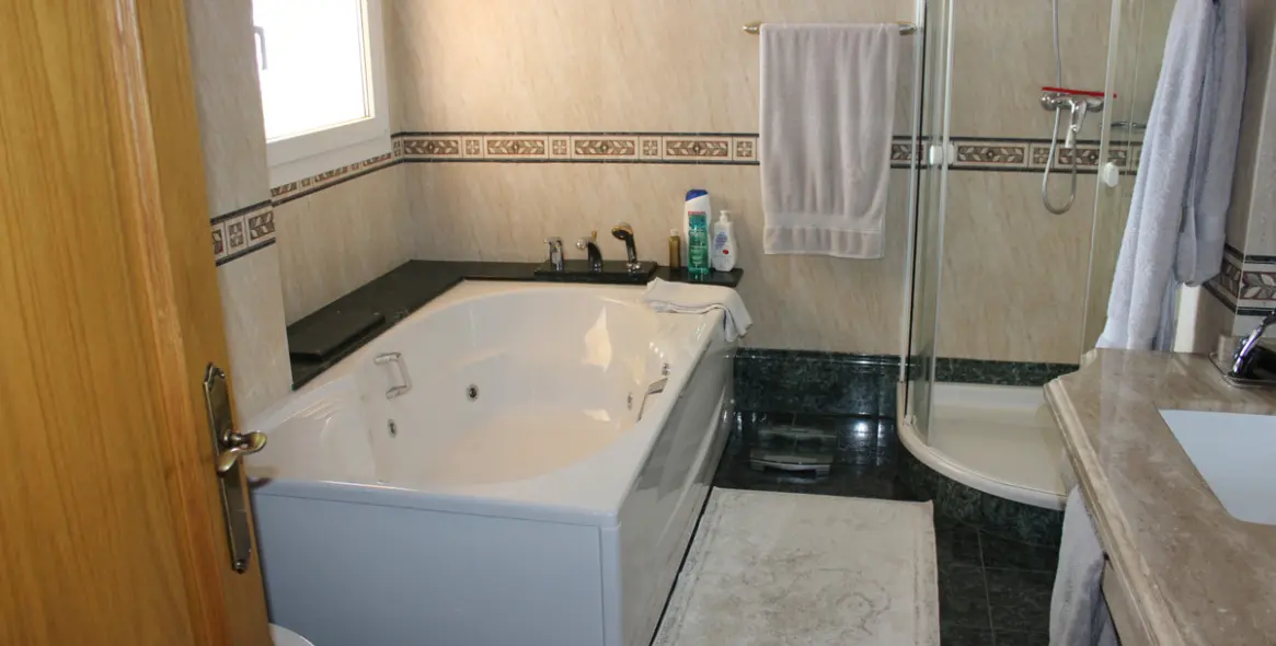 Продажа  отдельно стоящей виллы в Artola 38