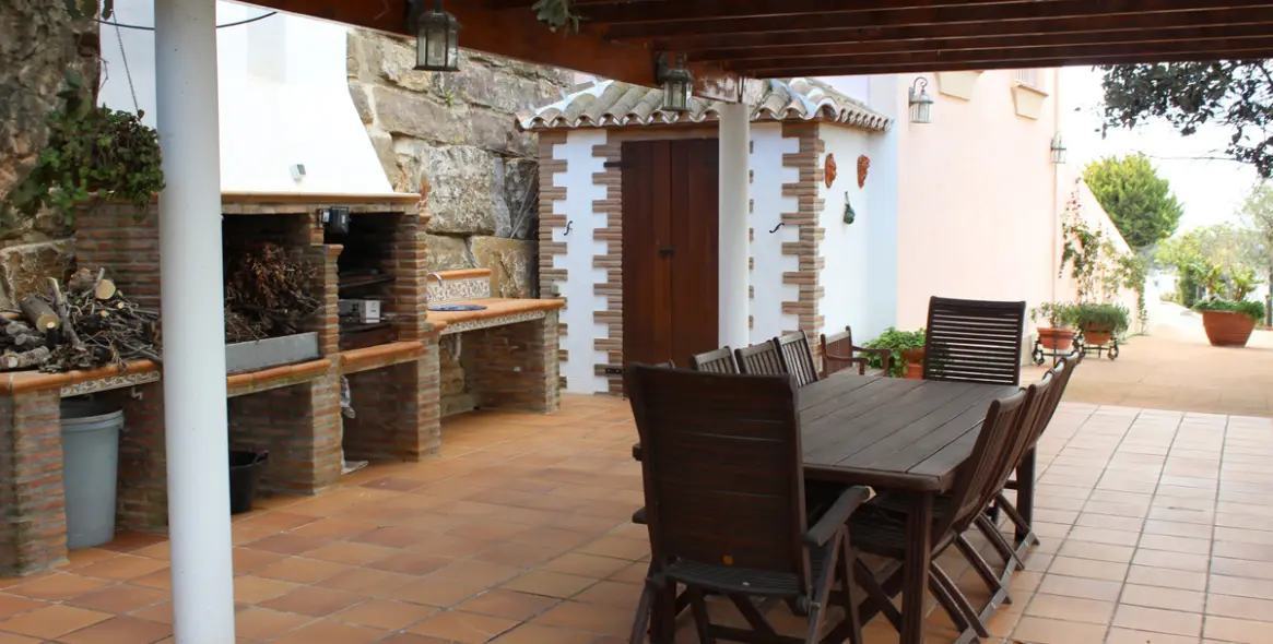 Продажа  отдельно стоящей виллы в Artola 41