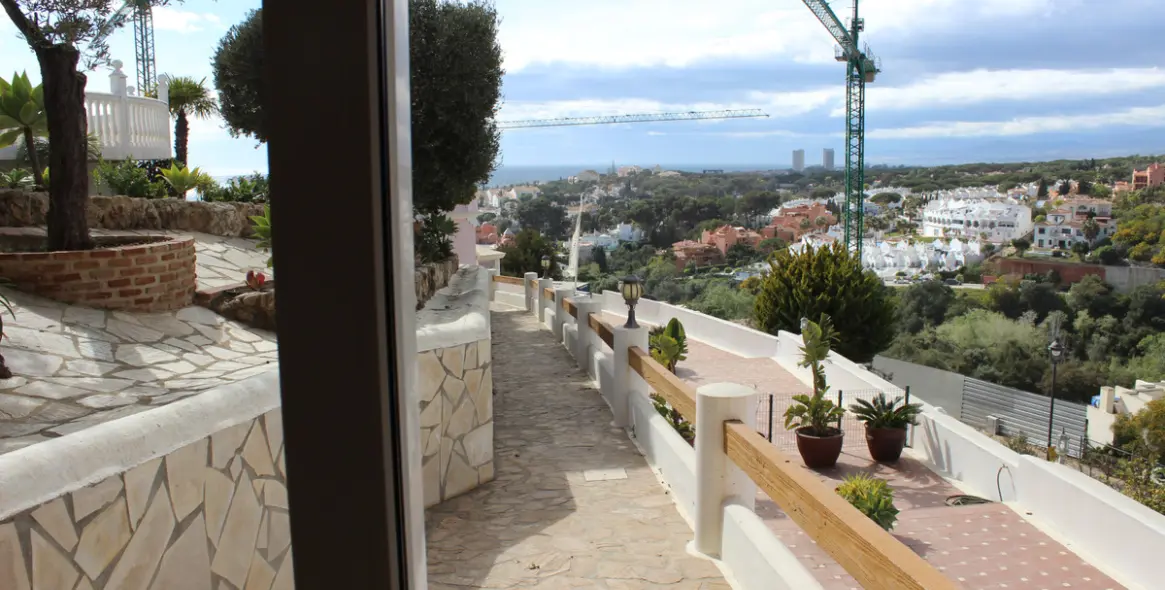 Продажа  отдельно стоящей виллы в Artola 44