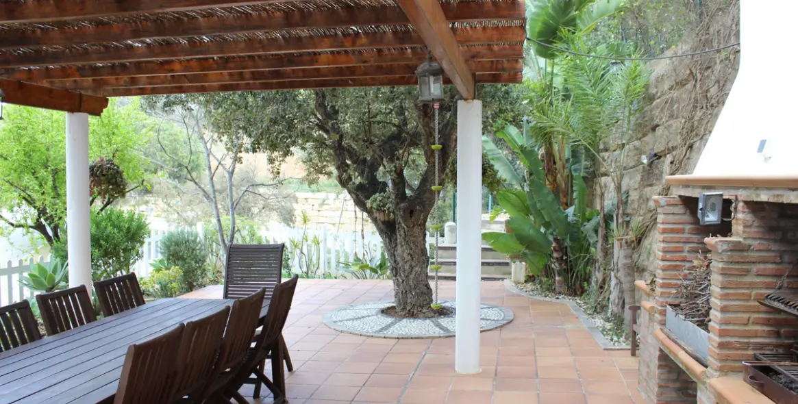 Продажа  отдельно стоящей виллы в Artola 53