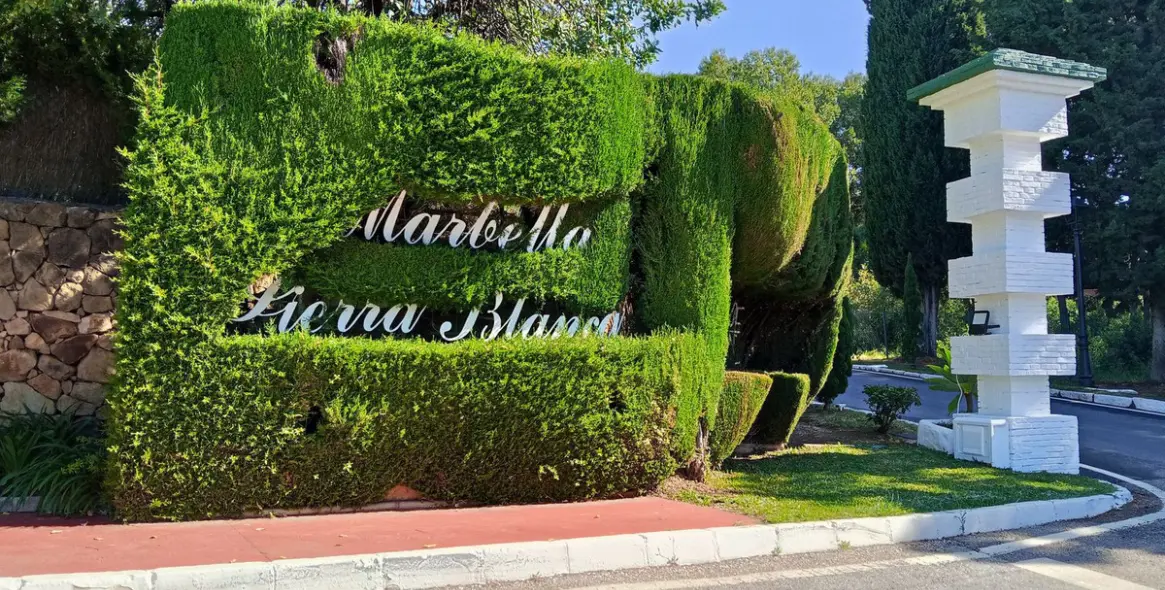 Sale of townhouse in Marbella (district Marbella) 2