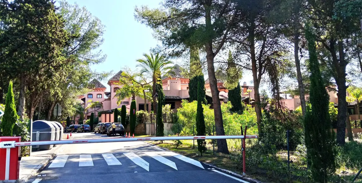 Sale of townhouse in Marbella (district Marbella) 3