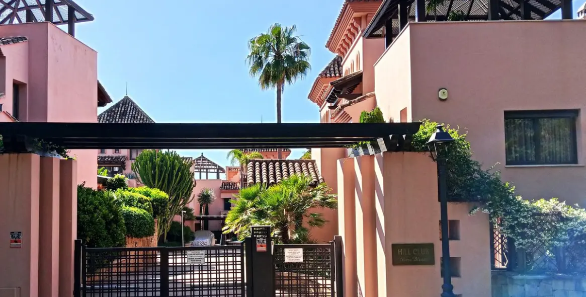Sale of townhouse in Marbella (district Marbella) 4
