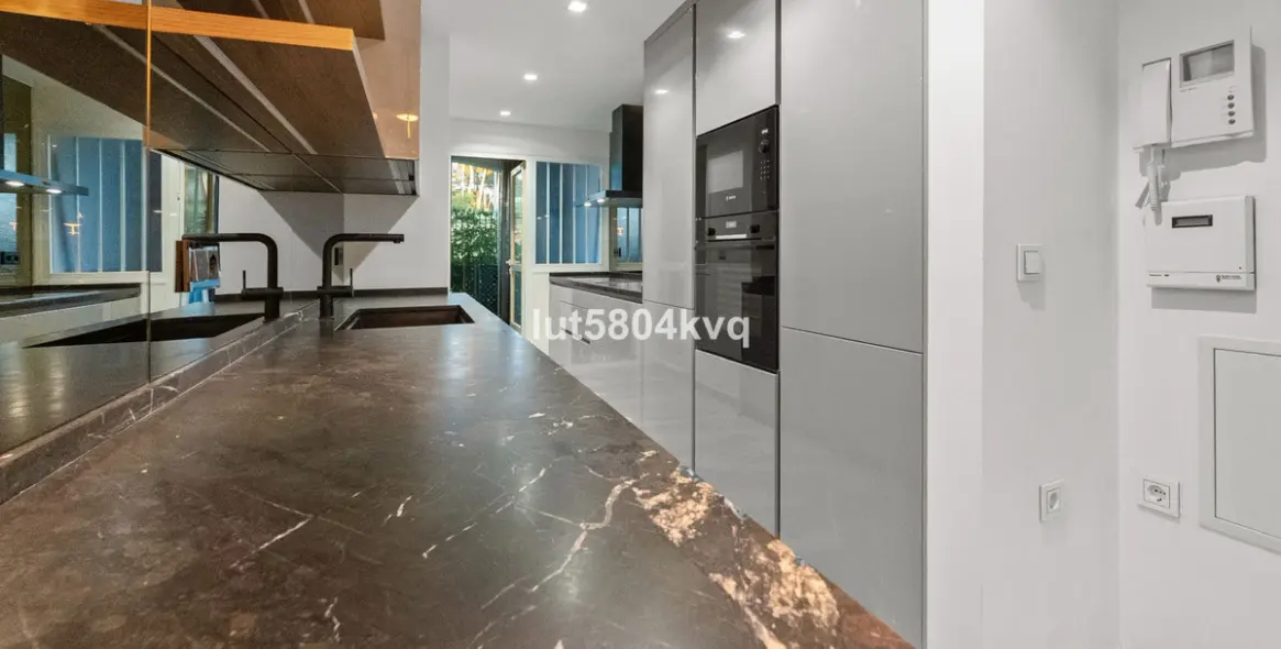 Sale of ground floor apartment in The Golden Mile 13