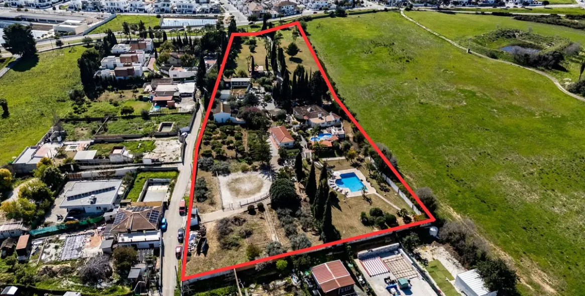 Продажа  отдельно стоящей виллы в Alhaurín de la Torre 1