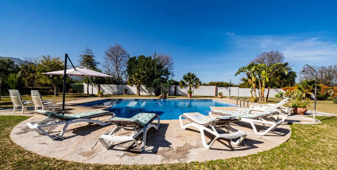 Продажа  отдельно стоящей виллы в Alhaurín de la Torre 2