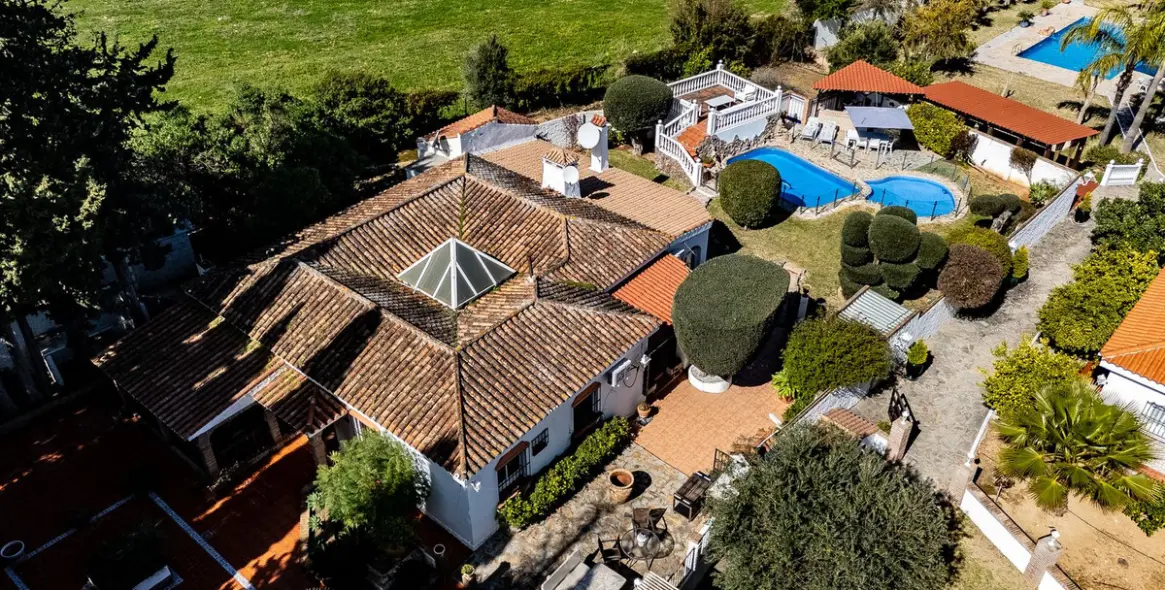 Продажа  отдельно стоящей виллы в Alhaurín de la Torre 4