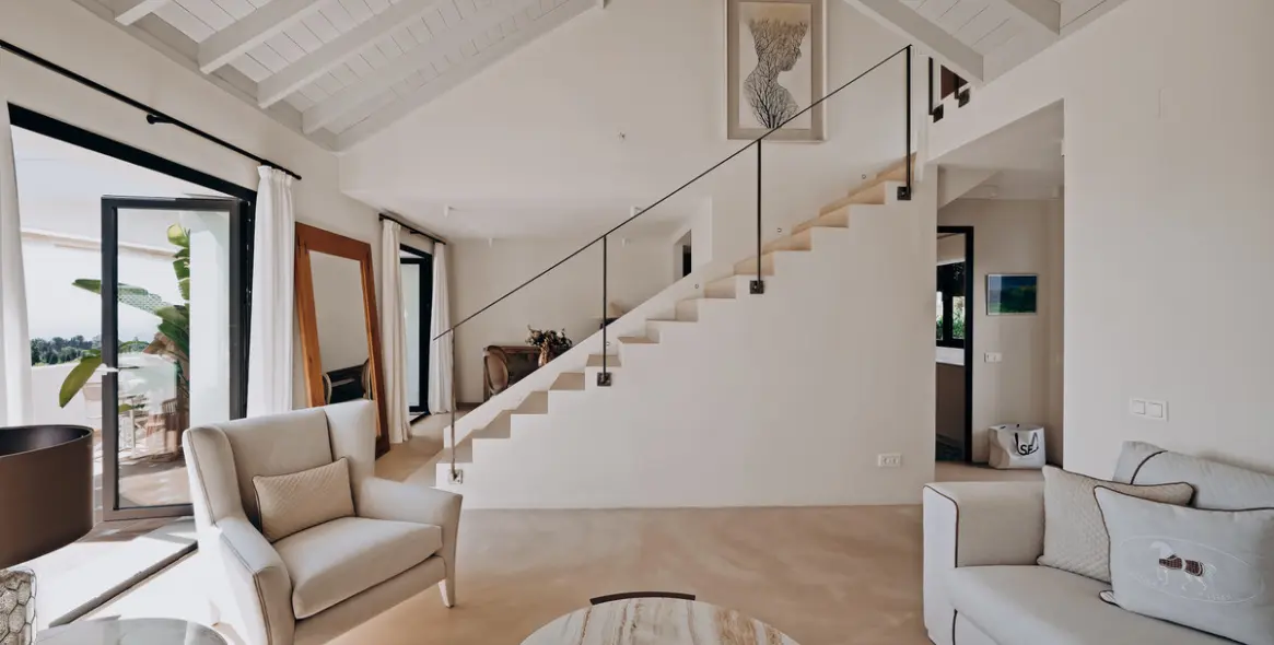 Sale of townhouse in The Golden Mile 11