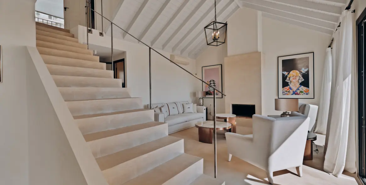 Sale of townhouse in The Golden Mile 12