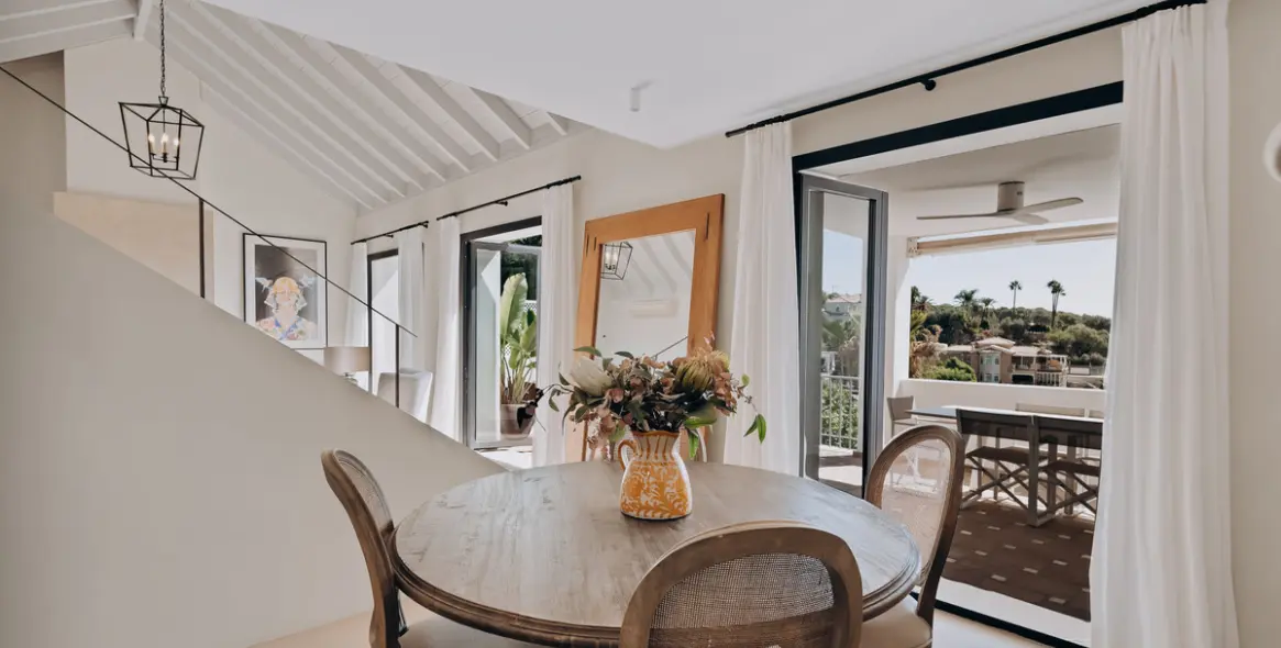 Sale of townhouse in The Golden Mile 18