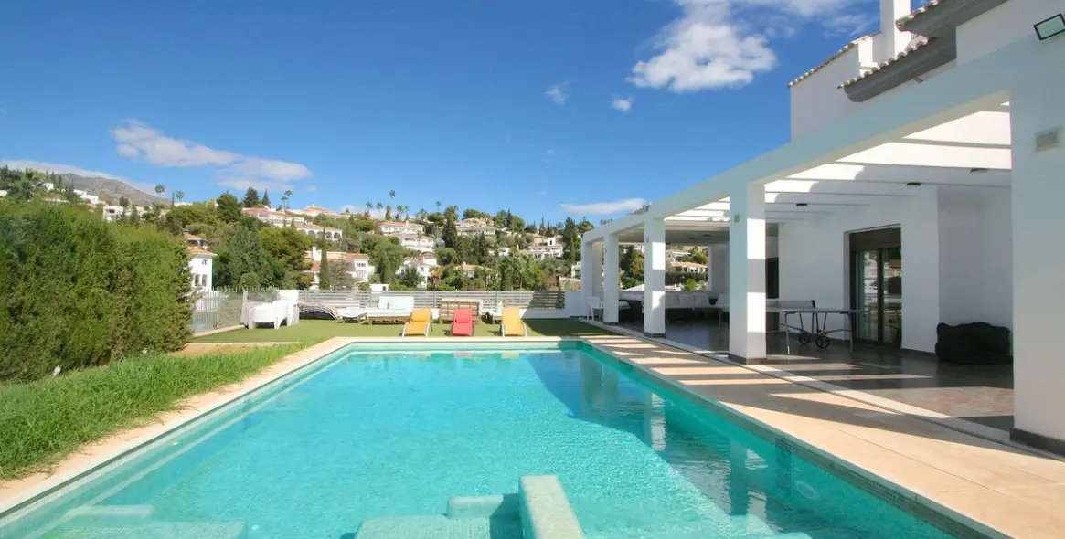 Sale of detached villa in Sierrezuela 1