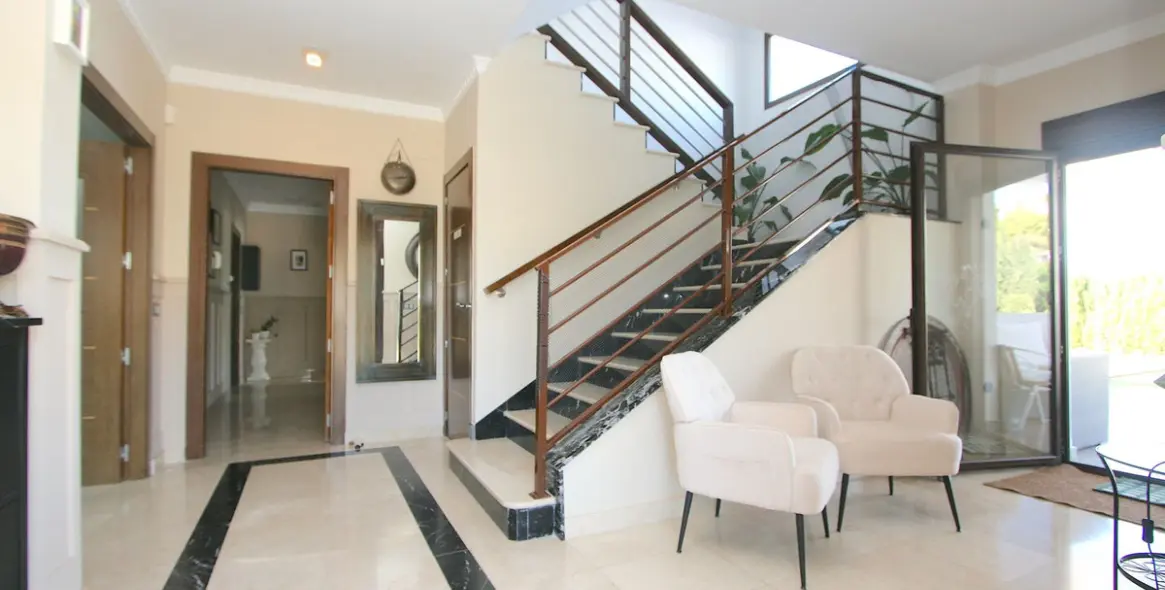 Sale of detached villa in Sierrezuela 2