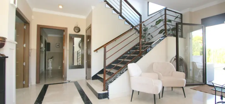 Sale of detached villa in Sierrezuela 1