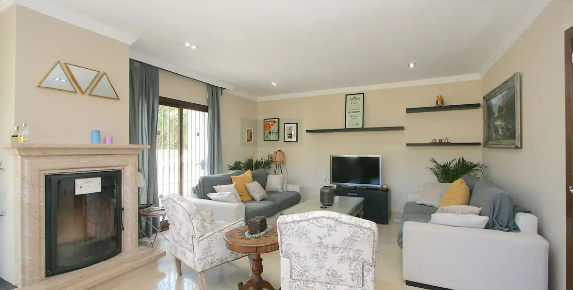 Sale of detached villa in Sierrezuela 3