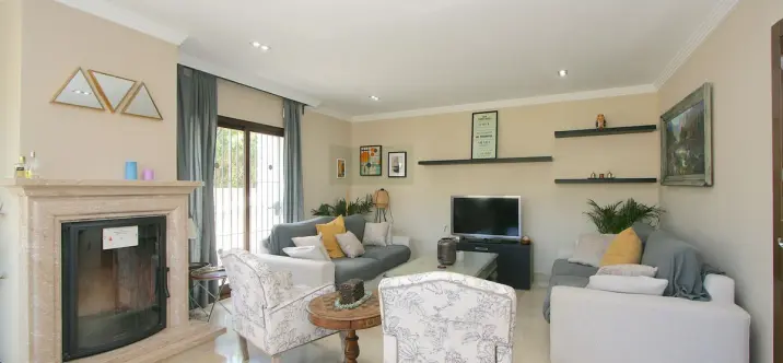 Sale of detached villa in Sierrezuela 2