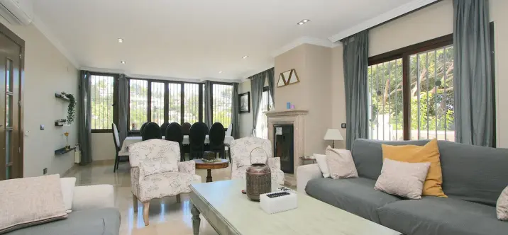 Sale of detached villa in Sierrezuela 3