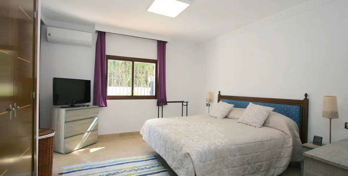 Sale of detached villa in Sierrezuela 11